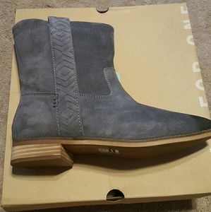 Brand new Toms Laurel Suede Boot